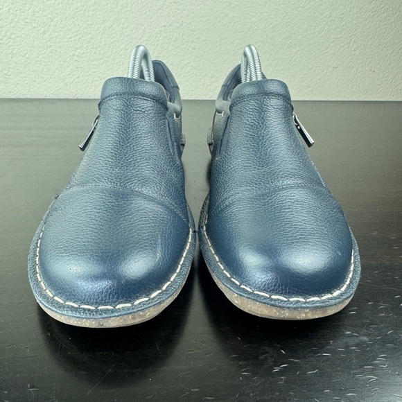 Collection Clarks Tamitha Cattura Leather Womens Navy Blue Zippered Shoes Sz 6.5 - Picture 2 of 8